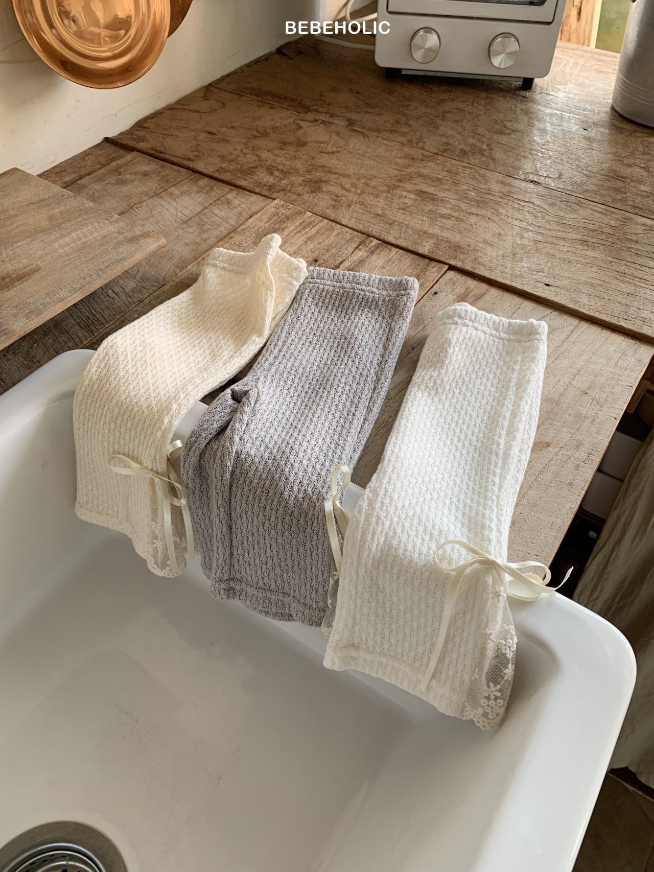 [Bebeholic] Quần bootcut ren Nari | 나리레이스부츠컷-duoc-ban-tai-Jam Korea