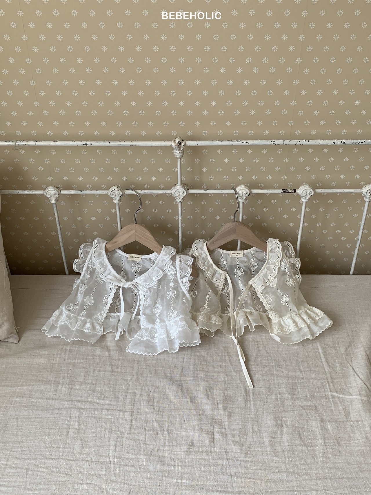 [Bebeholic] Áo gile nơ tim | 하트리본조끼-duoc-ban-tai-Jam Korea